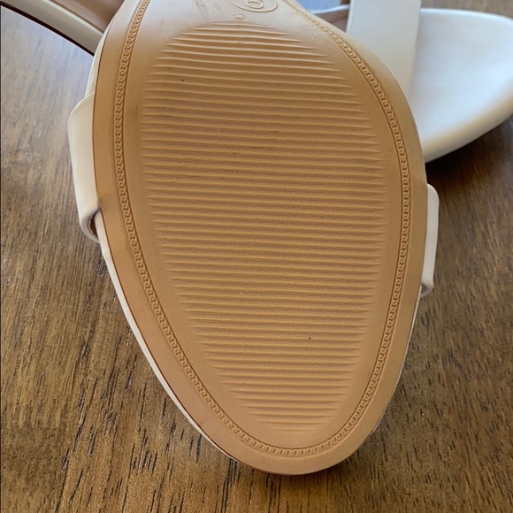 White Ankle Strap Heels Size 9 - Picture 4 of 4